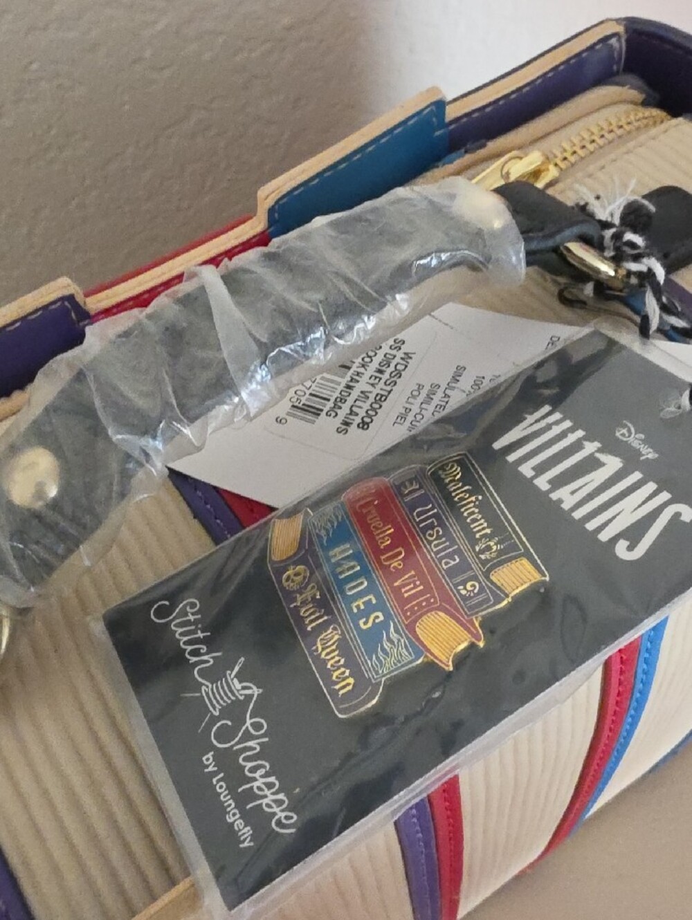 Loungefly - DISNEY Villain Book Stack Bag NWT - Picture 4 of 5